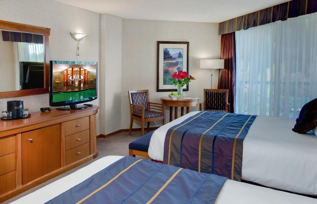 Queen Room Two Queen Beds Mountain View,325905529:JPEG